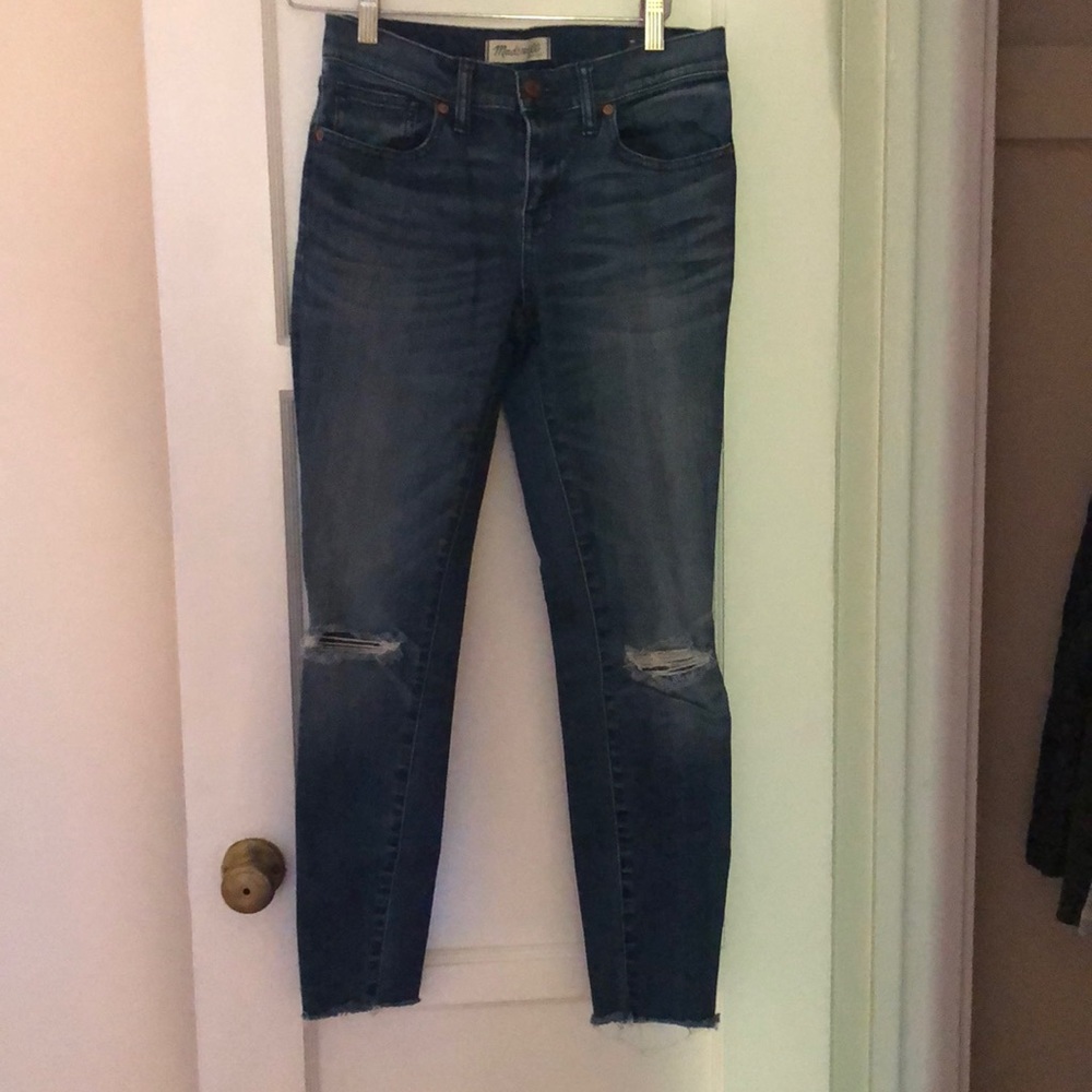 Madewell size 26 skinny skinny ripped jeans